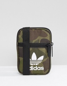Сумка для путешествий с камуфляжным принтом adidas Originals BK7212 - Мульти