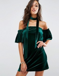 Бархатное платье с открытыми плечами Boohoo - Зеленый