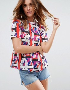 Яркая футболка с оборкой по низу ASOS - Мульти