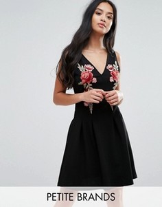 Короткое приталенное платье с цветочной вышивкой Parisian Petite - Черный