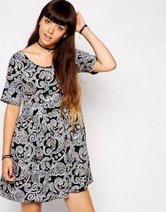 Свободное платье с узором пейсли ASOS - Черный