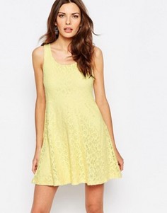 Кружевное приталенное платье с вырезом на спинке Vila - Желтый