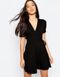 Чайное платье мини с запахом спереди ASOS - Черный