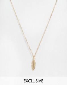 Золотистое ожерелье с подвеской-перышком Reclaimed Vintage - Золотой