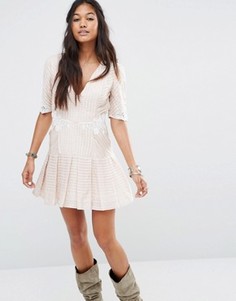 Платье мини со складками и кружевом Free People Ma Cherie - Кремовый