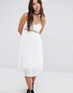 Плиссированное платье миди с кружевом Boohoo Boutique - Кремовый