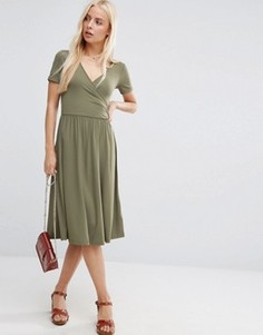 Короткое приталенное платье с короткими рукавами и запахом ASOS - Зеленый