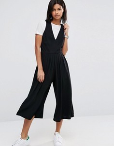 Комбинезон с перекрестными лямками сзади и складками на брюках ASOS - Черный
