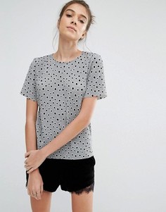 Плиссированная футболка в горошек Glamorous - Серый