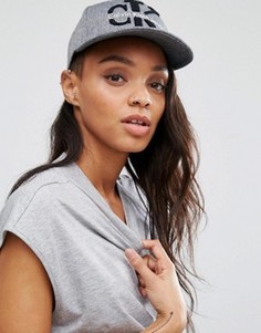 Темно-серая кепка с логотипом Calvin Klein - Серый