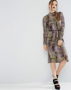 Платье миди со змеиным принтом и завязкой ASOS - Мульти