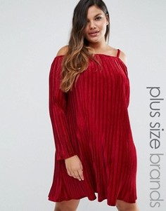 Свободное платье из плиссированного бархата с открытыми плечами Club L Plus - Красный