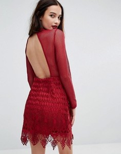Платье с ажурной вставкой и открытой спиной Boohoo - Красный