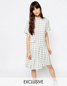 Плиссированное платье с короткими рукавами и воротником-стойкой Le Kilt for ASOS - Мульти