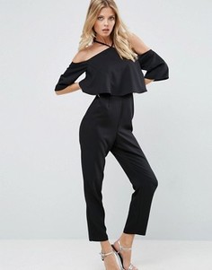 Комбинезон с халтером, широким вырезом и оборкой ASOS - Черный