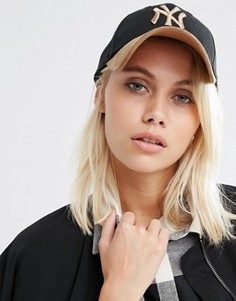 Черная кепка с контрастным козырьком New Era 9 Forty - Черный