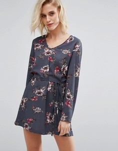Свободное платье с цветочным принтом и завязкой на талии Boohoo - Серый