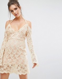 Платье с открытыми плечами и кружевным верхним слоем Missguided - Бежевый