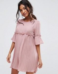 Тканое платье с оборками и плиссировкой Boohoo - Розовый