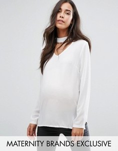 Шифоновый топ для беременных с чокером и глубоким вырезом Missguided Maternity - Кремовый