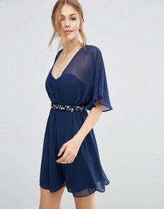 Короткое приталенное платье с цветочной отделкой на талии ASOS - Синий