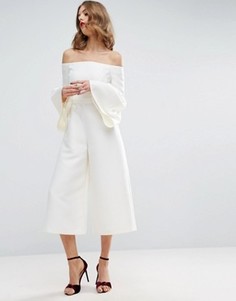 Комбинезон с рюшами на рукавах ASOS Occasion - Кремовый