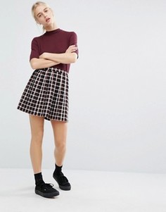 Клетчатая мини-юбка со складками Monki - Красный