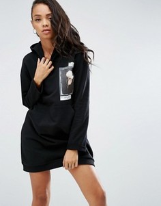 Трикотажное платье с капюшоном и принтом спереди ASOS - Черный