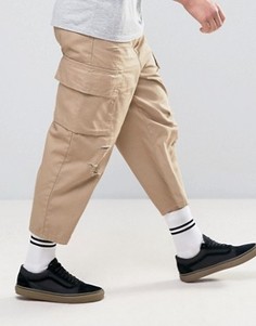 Укороченные брюки-карго песочного цвета с широкими штанинами, прорехами и заплатами ASOS - Stone