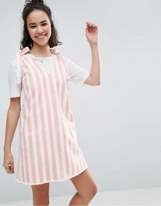 Джинсовое платье в розовую и белую полоску с бретелями на завязках ASOS - Мульти