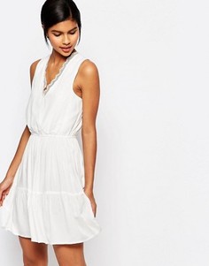 Приталенное платье Vero Moda - Белый