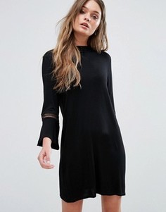 Цельнокройное платье с расклешенными рукавами Boohoo - Черный