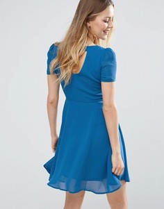 Короткое приталенное платье с вырезом на спине Jasmine - Синий