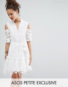 Кружевное платье с открытыми плечами и помпонами на поясе ASOS PETITE - Белый