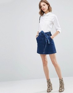 Джинсовая мини-юбка с завязкой на поясе ASOS - Синий