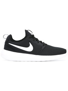 Roshe Two trainers Nike