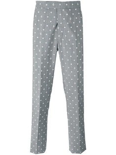 чиносы с мелкой вышивкой Thom Browne