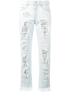 distressed jeans Versus