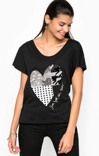 Черная футболка с нашивкой Desigual