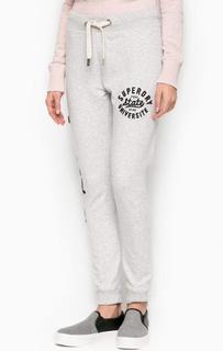 Серые хлопковые брюки с нашивками Superdry