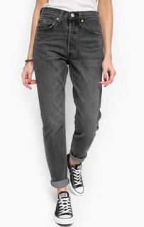 Серые джинсы бойфренды Levis®