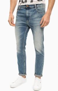 Джинсы скинни с заломами и потертостями Calvin Klein Jeans