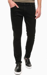 Черные зауженные джинсы Wrangler