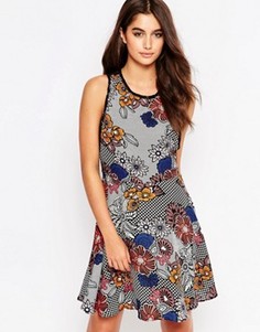 Короткое приталенное платье с принтом Glamorous - Мульти