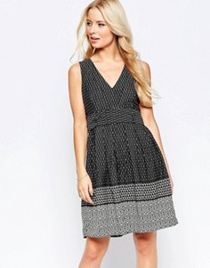 Платье с принтом и контрастным поясом Yumi - Черный