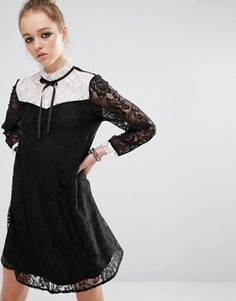 Кружевное платье мини с контрастной нагрудной вставкой и завязкой у горловины Reclaimed Vintage - Мульти