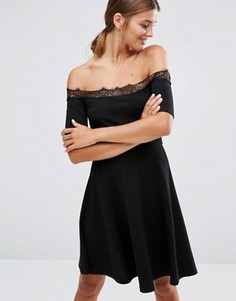 Короткое приталенное платье с кружевной отделкой New Look - Черный
