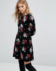 Бархатное свободное платье с цветочным принтом New Look - Красный
