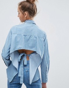 Джинсовая рубашка в полоску с длинными манжетами и открытой спиной ASOS - Синий