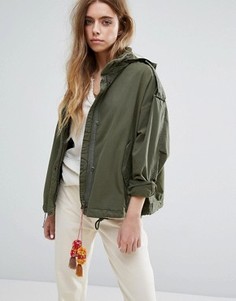 Свободная куртка в стиле милитари со складывающимся капюшоном Maison Scotch - Зеленый